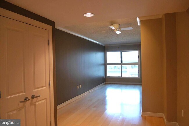 Foto del edificio - 777 7th St NW