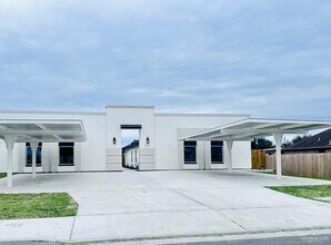 Building Photo - 18 Robin