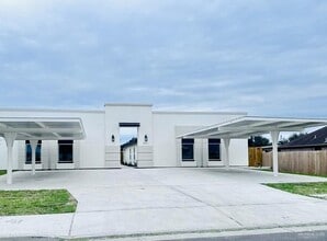 Building Photo - 18 Robin