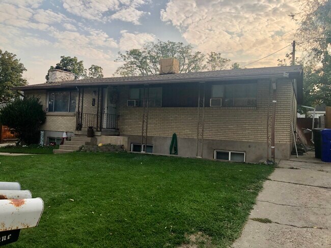 Building Photo - 2571 S 150 W