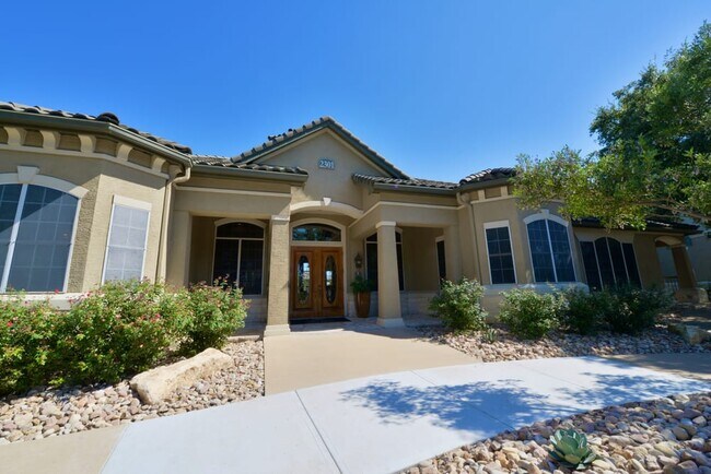 Building Photo - Luxury 3-Bedroom Living: Your Urban Dream ...