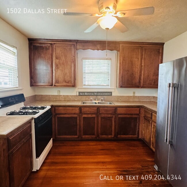 Building Photo - 1502 Dallas St