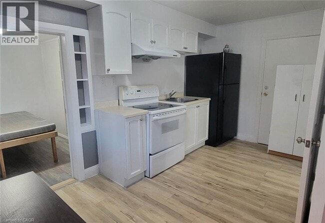 Building Photo - 153 Huber St