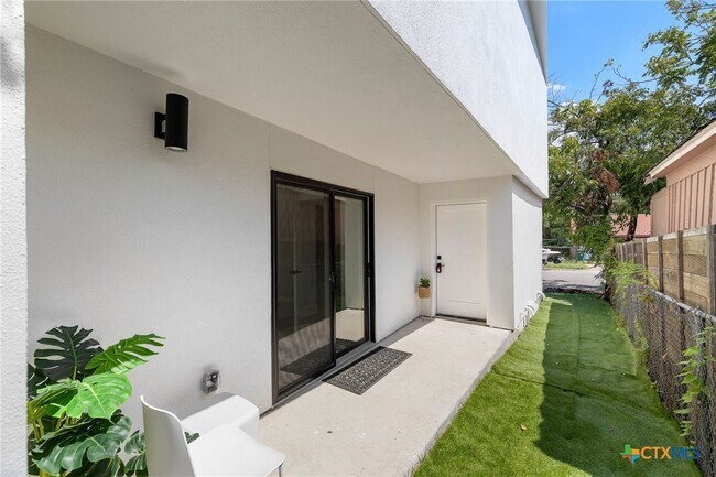 Foto del edificio - 1210 Angelina St