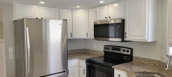 Building Photo - 109 Seabreeze Cir