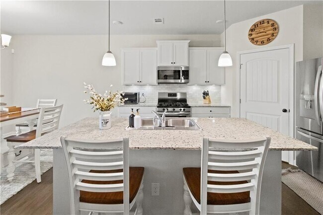 Building Photo - 6755 Scarlet Oak Way