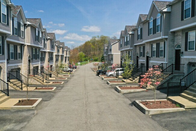 Foto del edificio - 2 Bed 1.5 Bath Townhouse for Rent in Monac...
