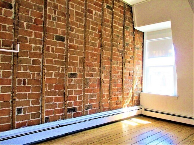 Building Photo - 385 Washington St