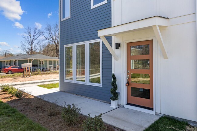 Foto del edificio - New Construction near Downtown Durham, Pet...