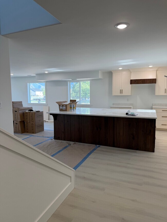 Building Photo - 266 S 1400 W