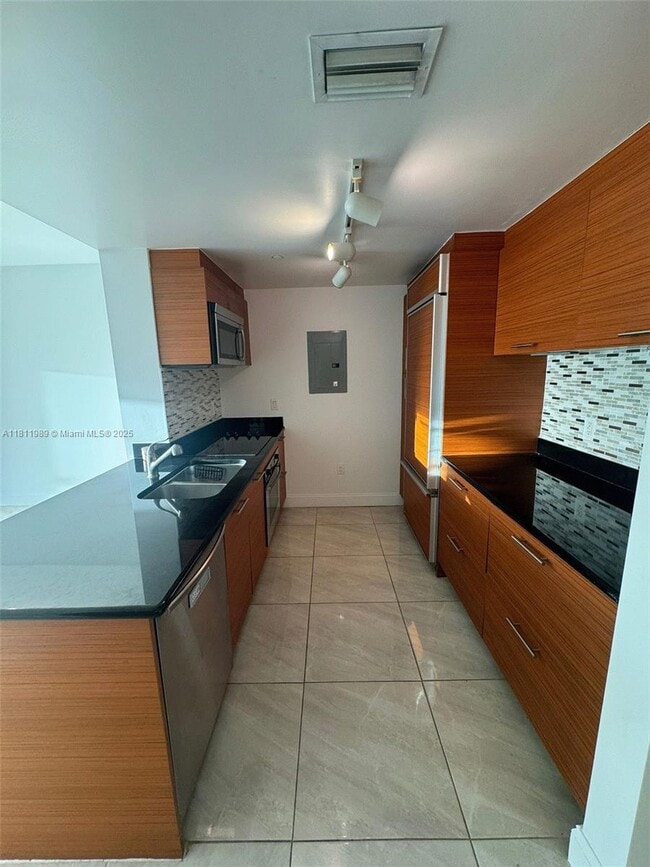 Building Photo - 50 Biscayne Blvd