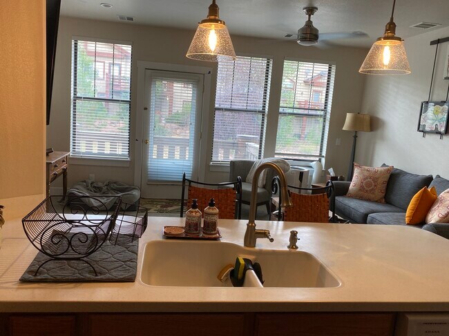 Foto del edificio - 8381 Meadowview Ct