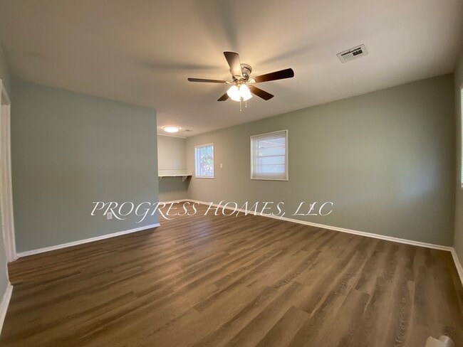 Building Photo - 1003 8th Ave SW