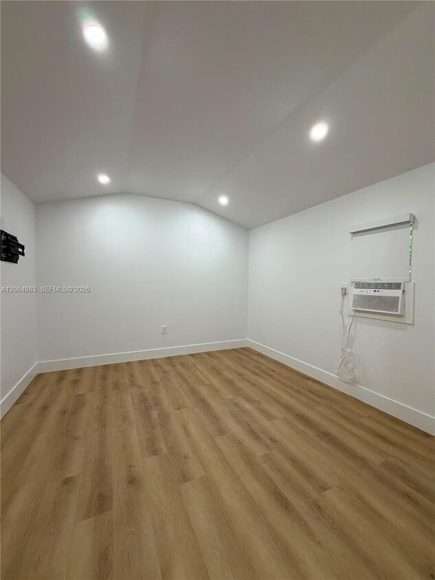 Building Photo - 1400 SW 29th Ave