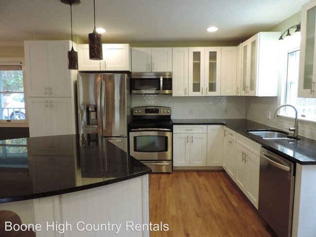 Foto del edificio - 4 br, 3 bath House - 247 Valley Stran