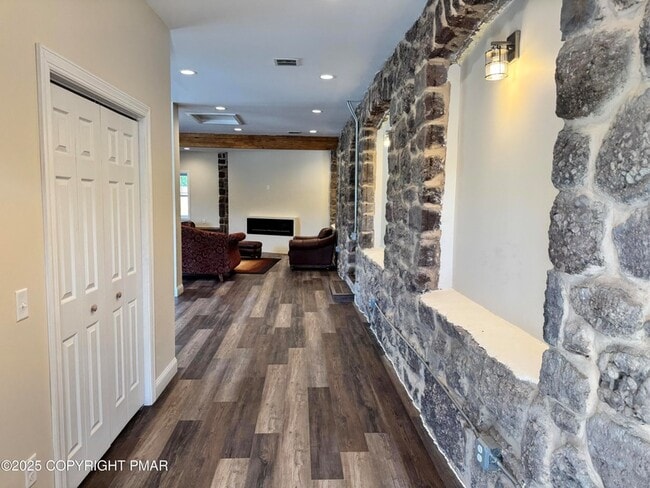 Building Photo - 3884 PA-115