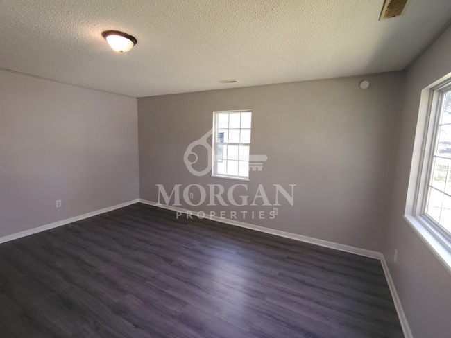 Building Photo - 2203 W 28th St