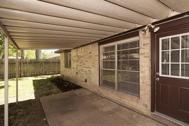Foto del edificio - 10107 Limewood Ln