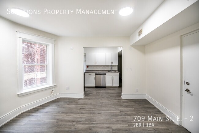 Photo du bâtiment - **Newly Renovated Main Floor 2 Bedroom**