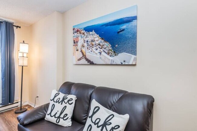 Building Photo - 66 Bd René-Lévesque E