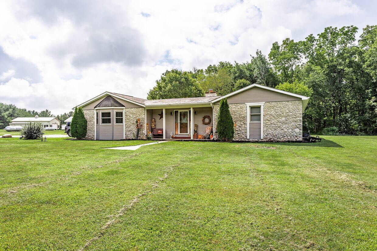 Primary Photo - 10725 W State Rd 47