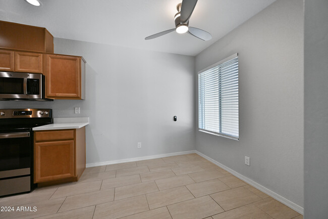 Building Photo - 417 S Terry Ln