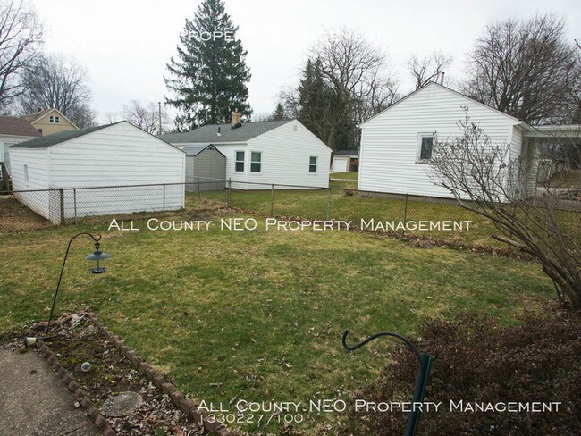 Building Photo - Ideal House in Cuyahoga Falls Available Now!