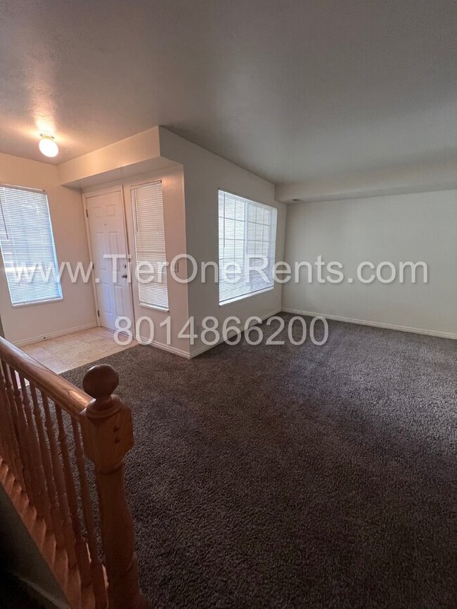 Building Photo - Move-in special: $500 off First months rent