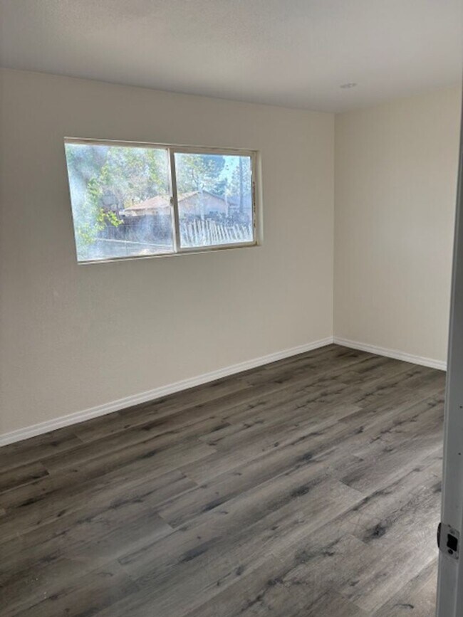 Building Photo - Newly remodeled 3 bedroom, 2 bath home.
