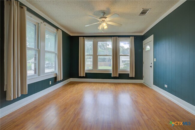 Foto del edificio - 262 Clemens Ave