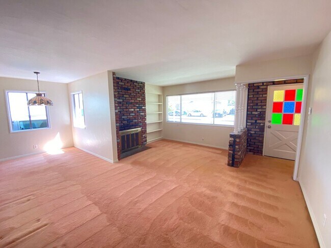 Building Photo - Three Bedroom Lakewood House For Rent!
