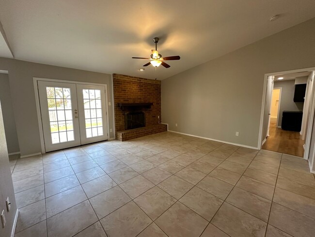 Building Photo - 12101 Scissortail Dr