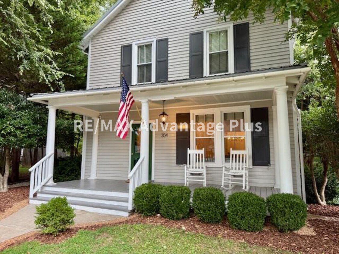 Primary Photo - Spacious home located in The Avenues