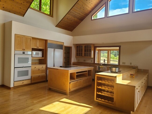 Building Photo - Beautifully Refurbished Farmhouse with Val...