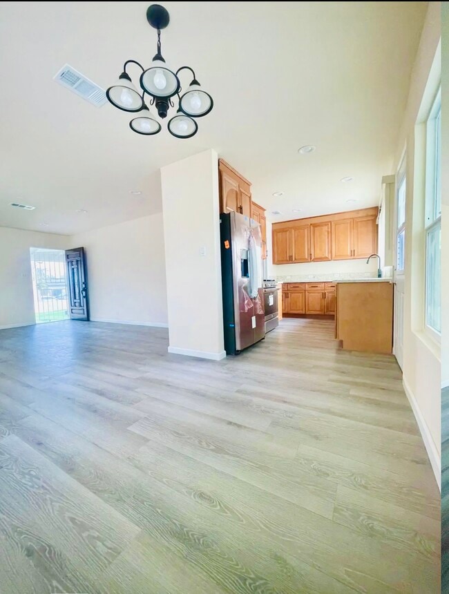 Foto del edificio - 7949 Clearfield Ave