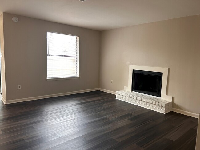 Foto del edificio - 5152 Blair Ln