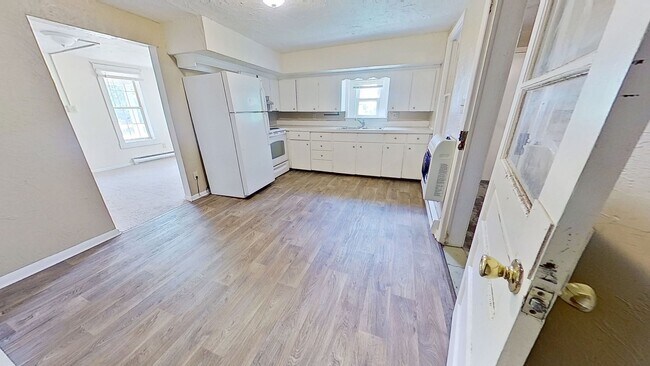 Building Photo - Charming Semi-Detached 2-Bedroom Home