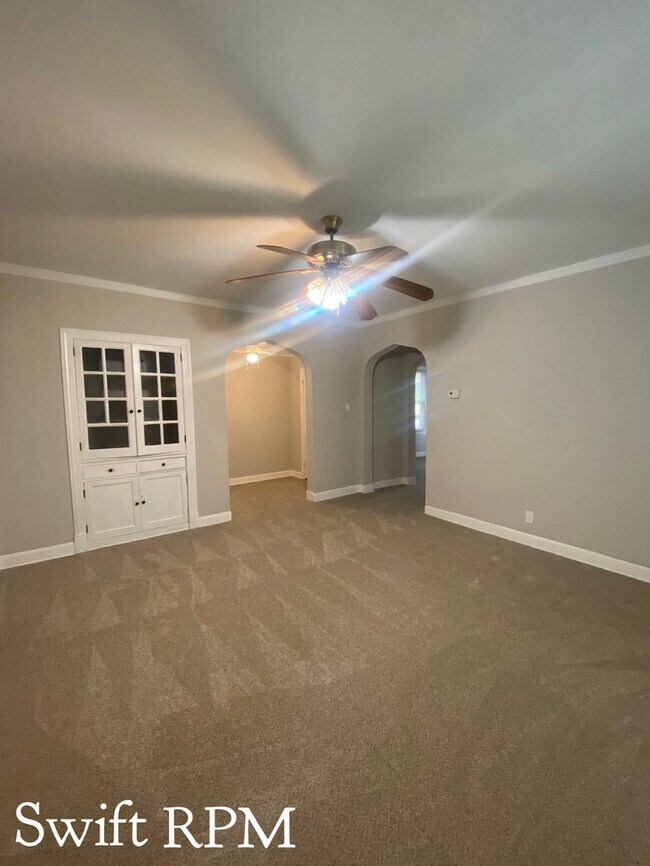 Building Photo - 909 3rd Ave