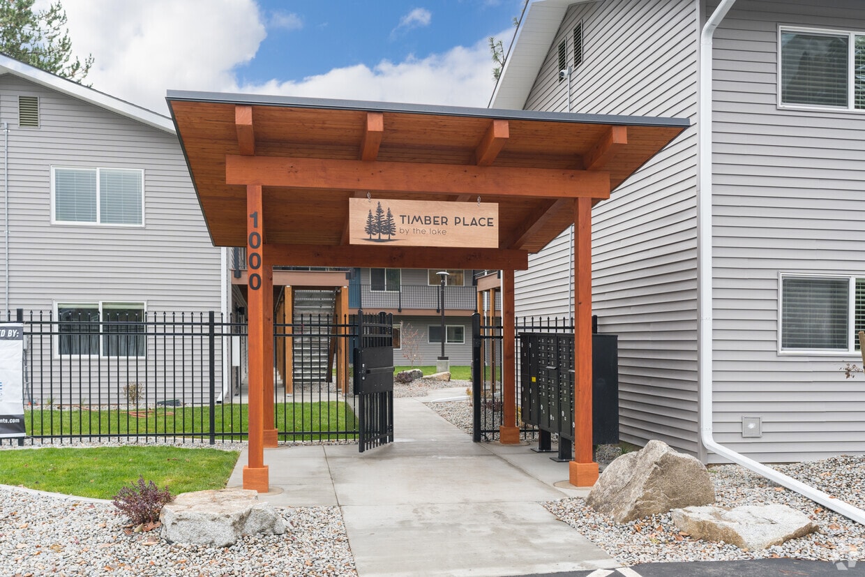 Secure Entry - Timber Place by the Lake - Fully Renovated