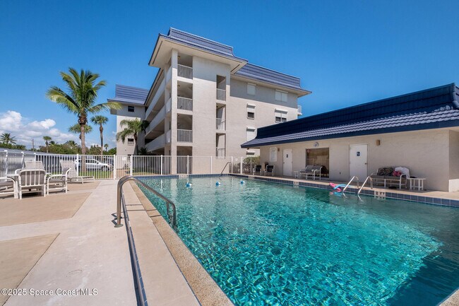 Building Photo - 2150 N Hwy A1A