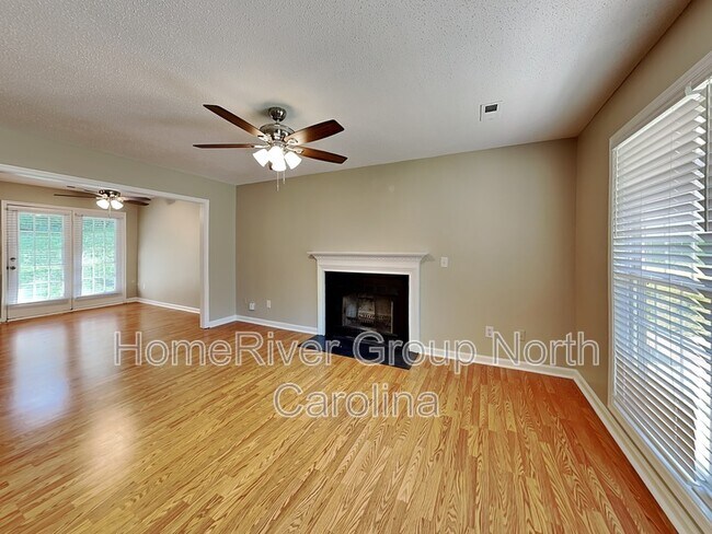 Foto del edificio - 822 Banner Oak Ct
