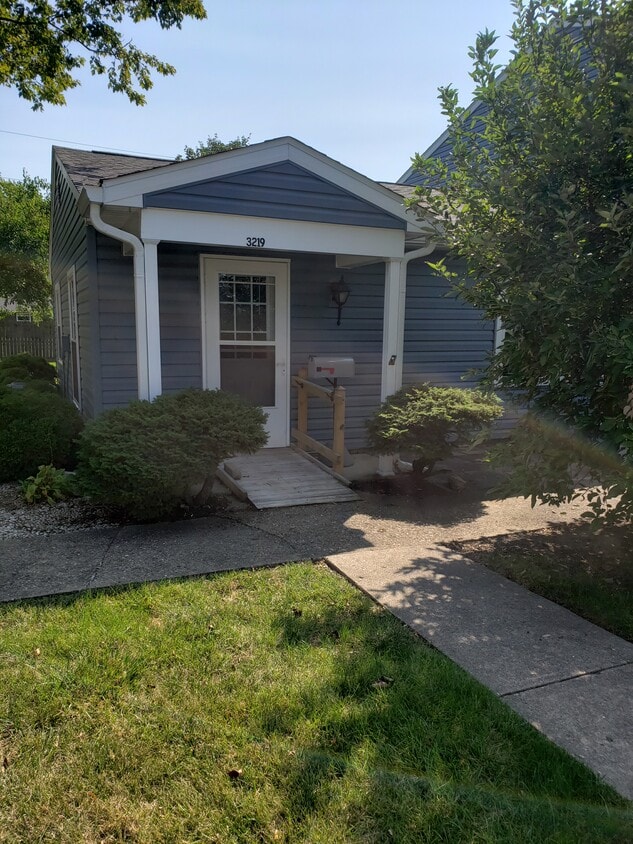 Primary Photo - 3219 Hanover Dr