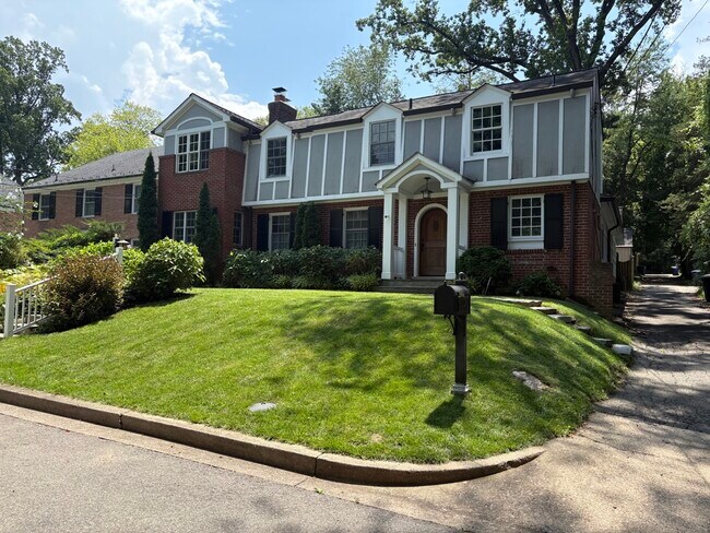 Foto del edificio - 4726 Sedgwick St NW