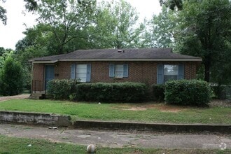 Building Photo - 2050 Yancey Ave