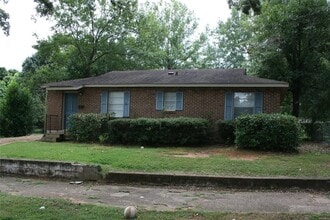 Building Photo - 2050 Yancey Ave