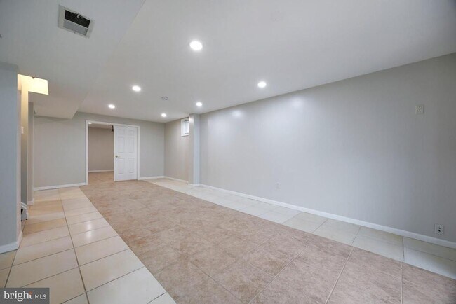 Foto del edificio - 16729 Queen Anne Rd