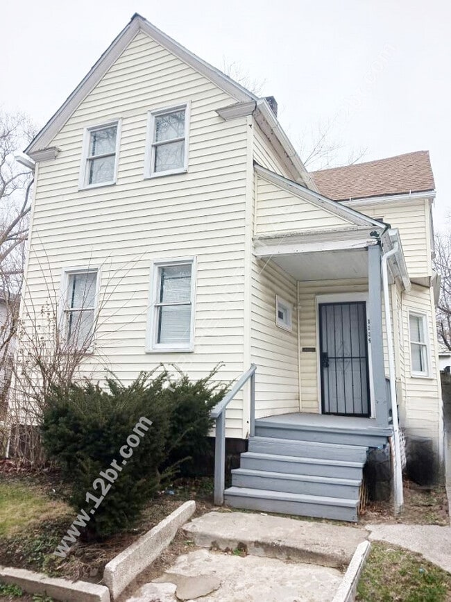 Building Photo - 5-Bedroom Home Close to Rockefeller Park