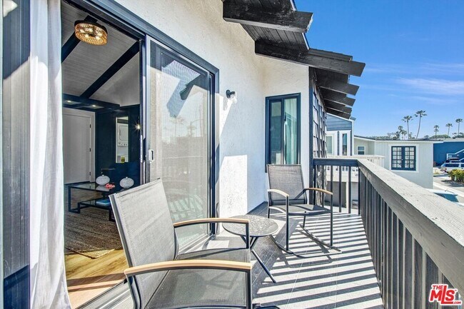 Foto del edificio - 1083 Montauk Ln