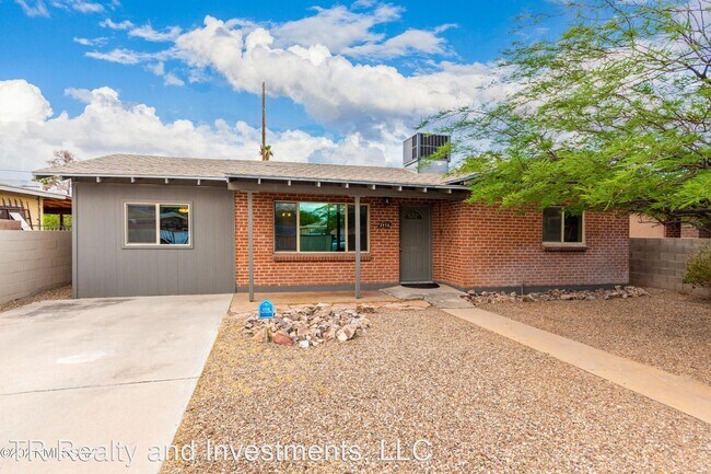 Building Photo - 3 br, 2 bath House - 2416 E. 19th Street