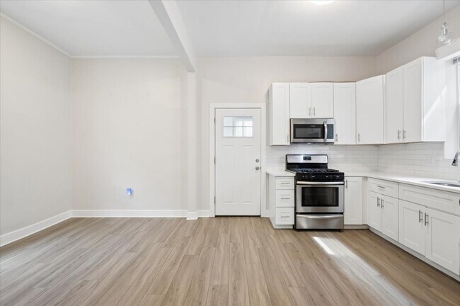 Foto del edificio - 2909 N Ridgeway Ave